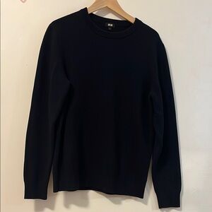 Uniqlo Men's Black Crewneck Sweater